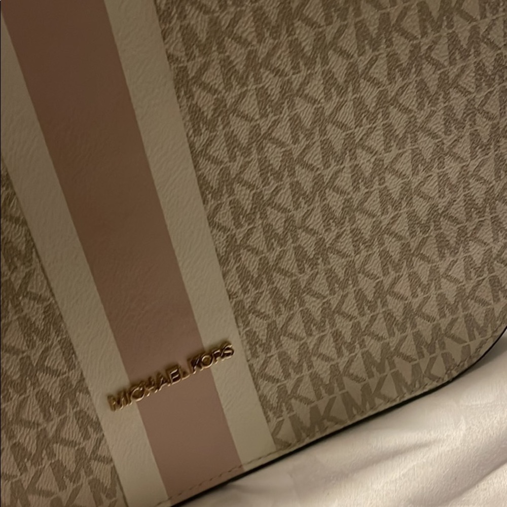 Authentic Michael Kors crossbody